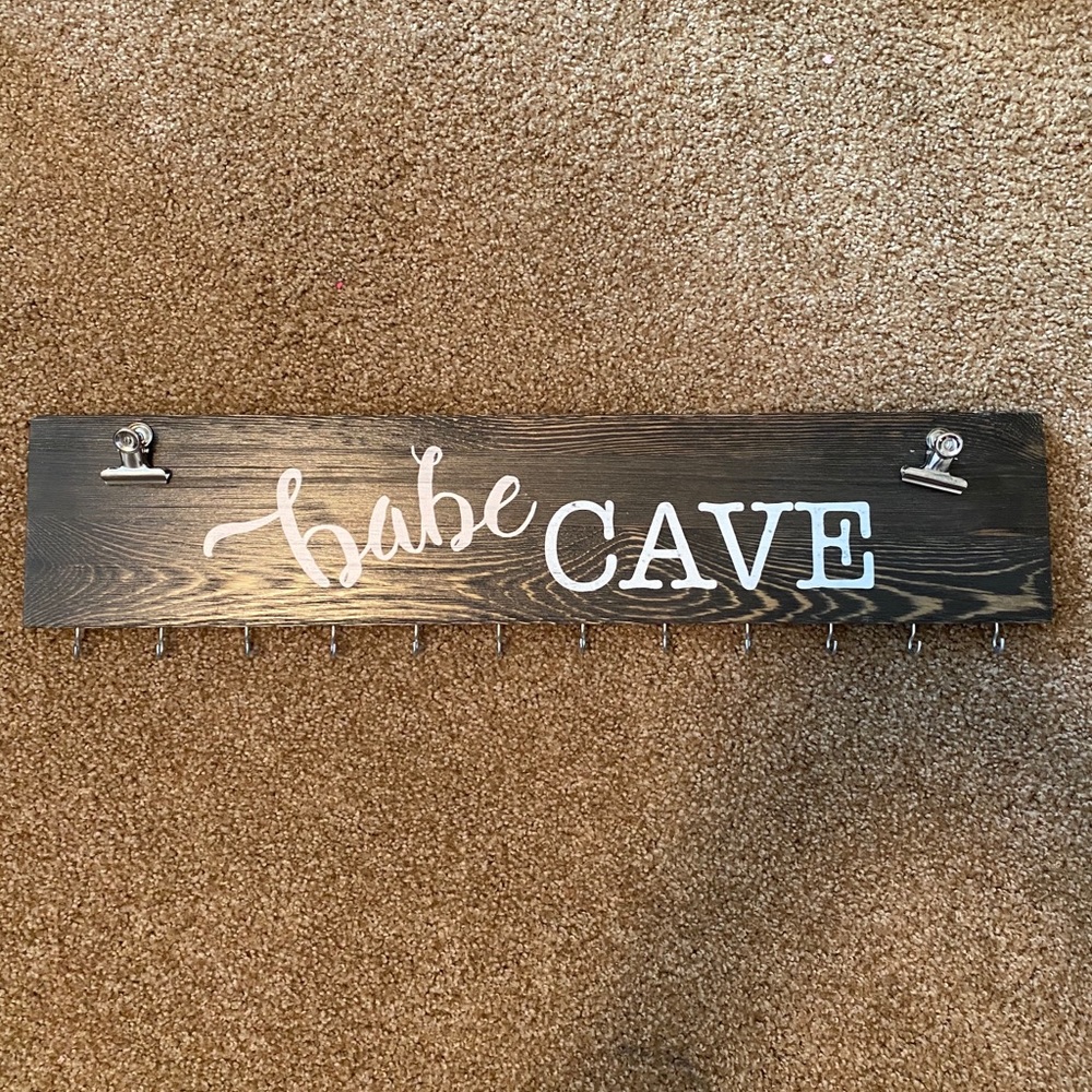 Wall hanger with hooks
